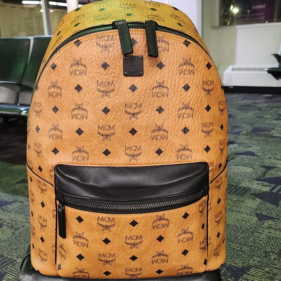 Authentic MCM LEATHER CLASSIC BAGPACK. - Picture 4 of 9